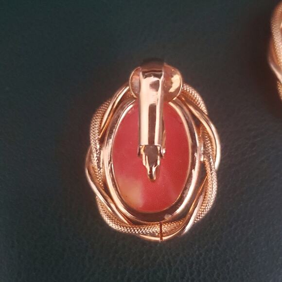 Vintage Cameo Earrings Gold‎ Tone Rope Design Setting with Clip-On Closure - Picture 6 of 8